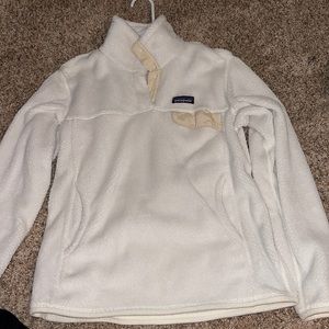 Pategonia white pull over